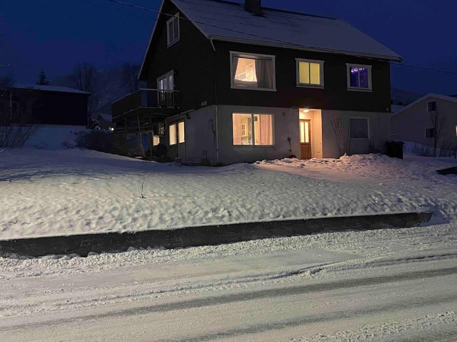 Strandveien 71 Skjervoy 外观 照片